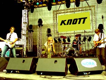 KNOTT-Nora-Bühne-edit